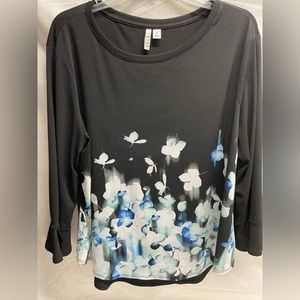 Ladies black pullover blouse.